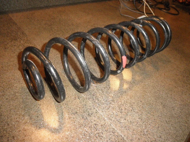 Nuevo de Lote Antiguo Original Volvo #1273977-7 Muelle helicoidal de puntal trasero (rojo) 740,760,940,949SE,960 Foto 2 de 4