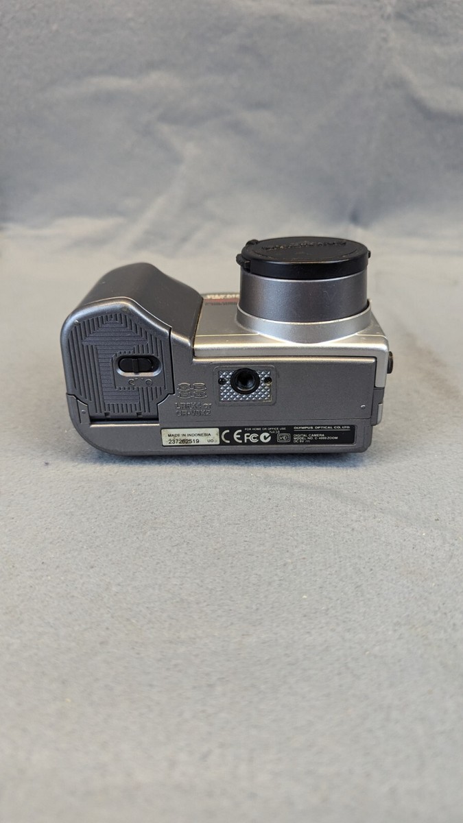 Olympus Camedia C-4000 Digital Zoom Camera 4.0 Mega Pixels