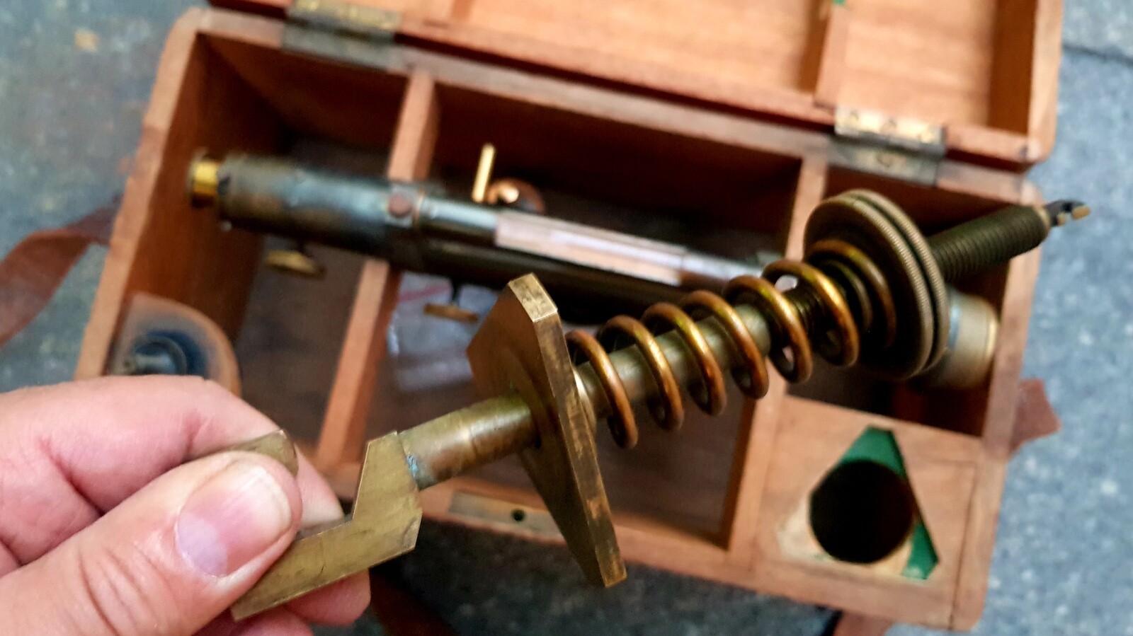 Vermessungsgerät Nivelliergerät Theodolit Vermessungsinstrument Liebenwerda BOX