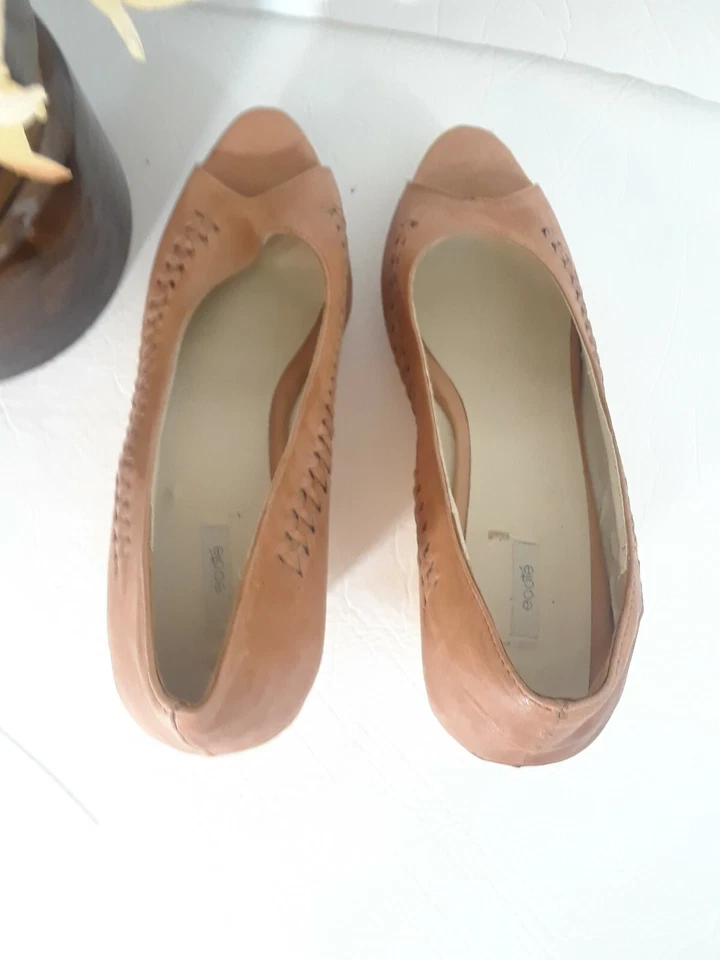 Cuña Urban Outfitter Ecote Peep Toe talla 9 Foto 3 de 4