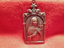 St Therese Medal Silvertone French Inscription 1-1/8" long