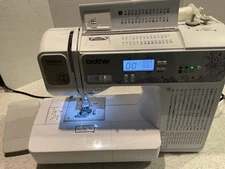 Brother SQ9285 Computerized Sewing Quilting Machine w/ Wide Table & accessories