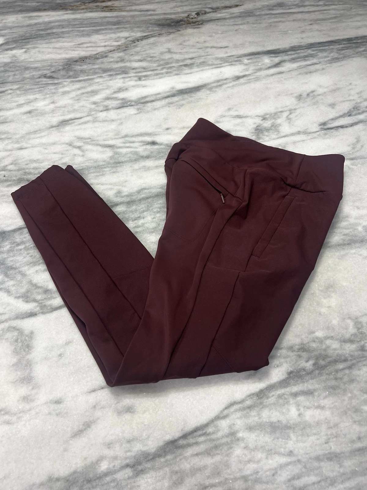 Athleta Maroon Headlands Hybrid Trek Tight Women’s size 4