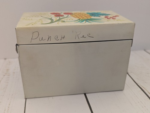 Caja de recetas de metal con bisagras vintage J. Chein & Co con frutas y bayas de piña EE. UU. - Imagen 2 de 7