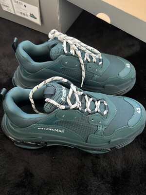 Brand New Balenciaga triple S trainers Size 43 UK