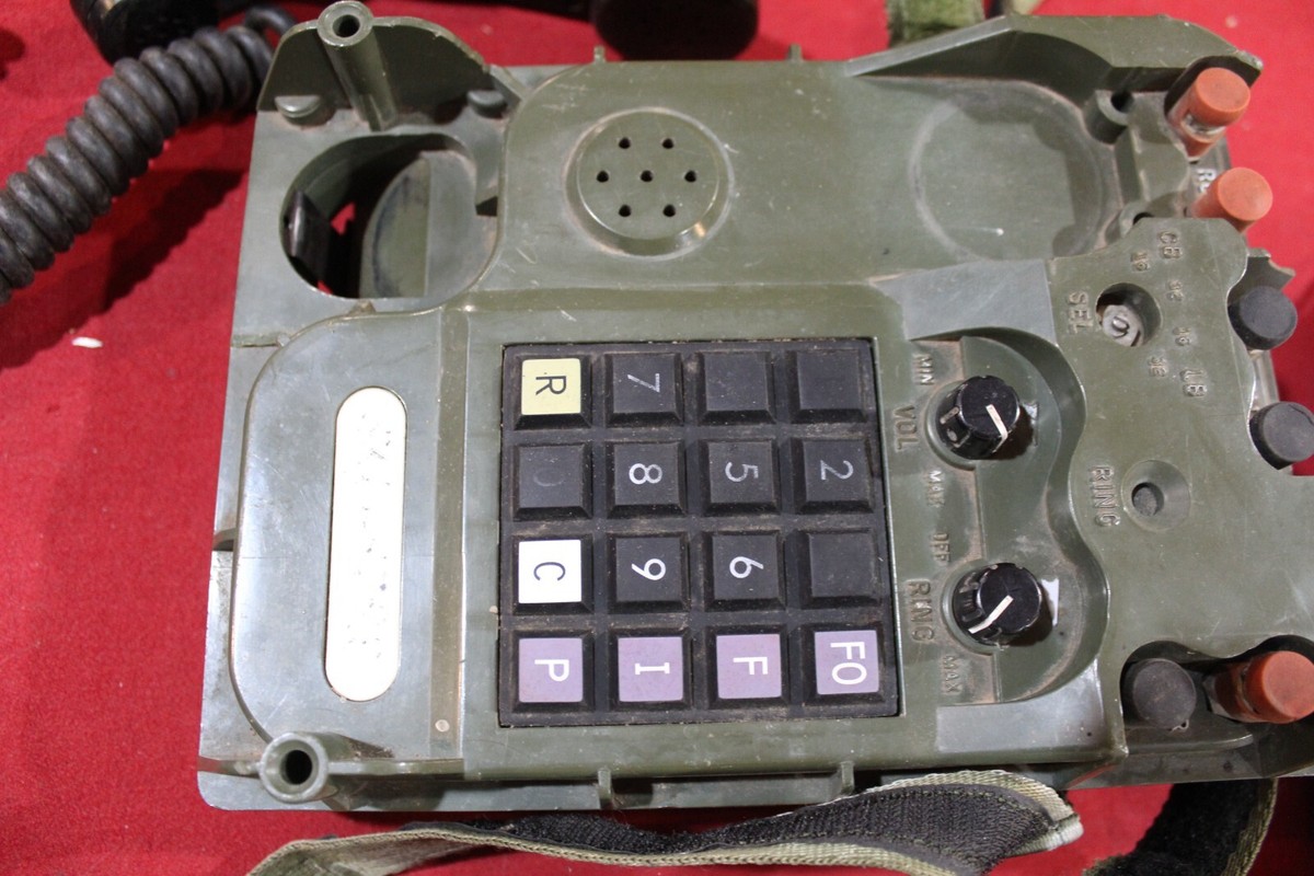 【米軍実物】有線電話機 TA-1042A/U 1989年製 動作不明 米軍実物】有線電話機 TA-1042A/U 1989年製 動作不明 米軍実物】