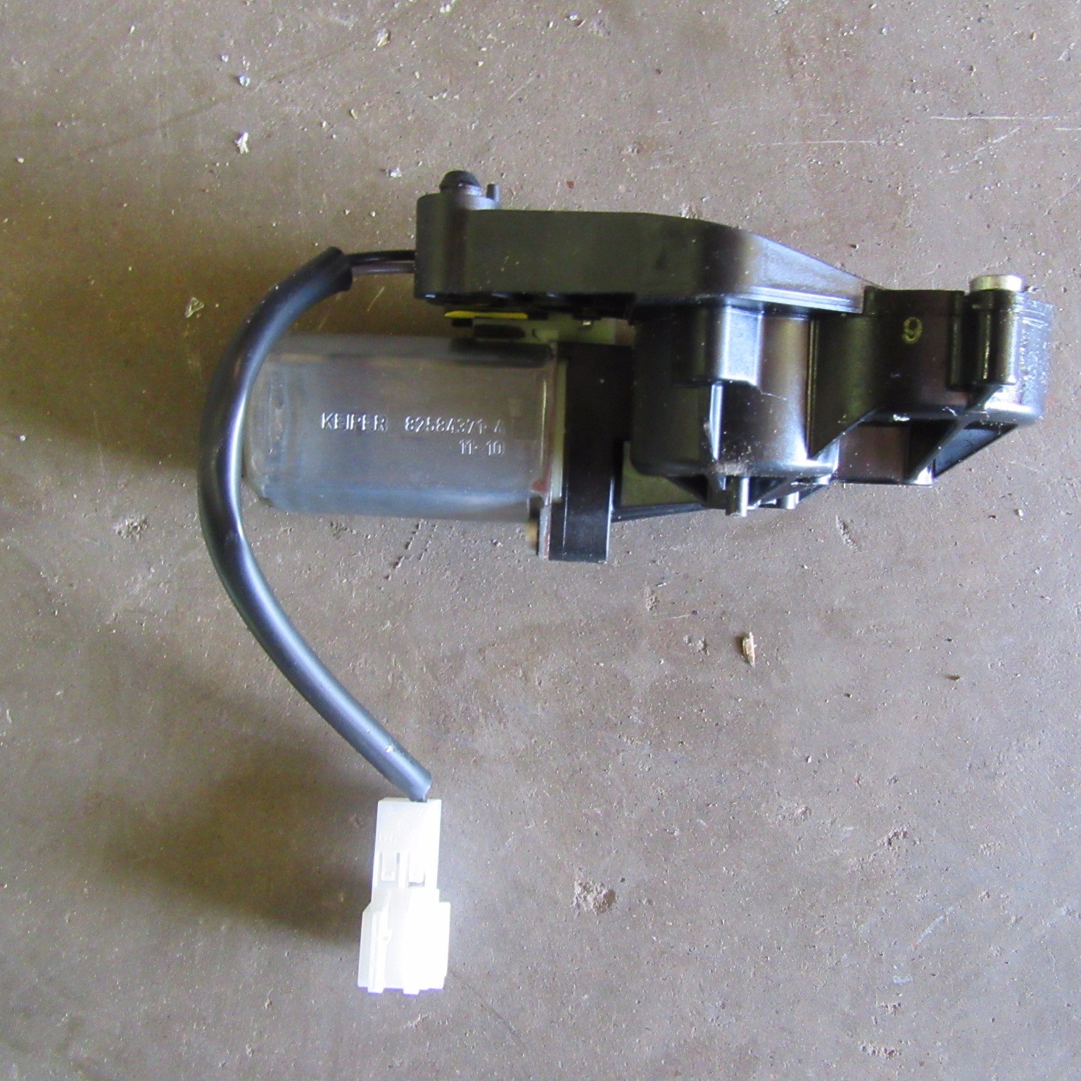 MERCEDES 0390203367 W204 FRONT RIGHT SEAT MOTOR DRIVE OEM C CLASS 