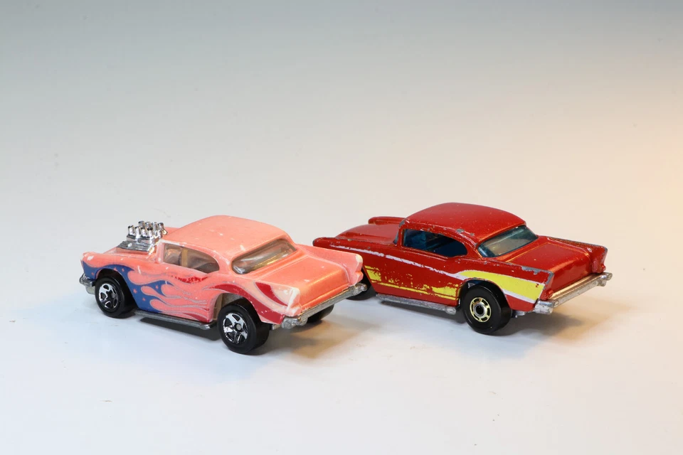 Juego de 2 coches clásicos Chevy Flying Colors rojo naranja Hot Wheels '57 1976 vintage Foto 4 de 4