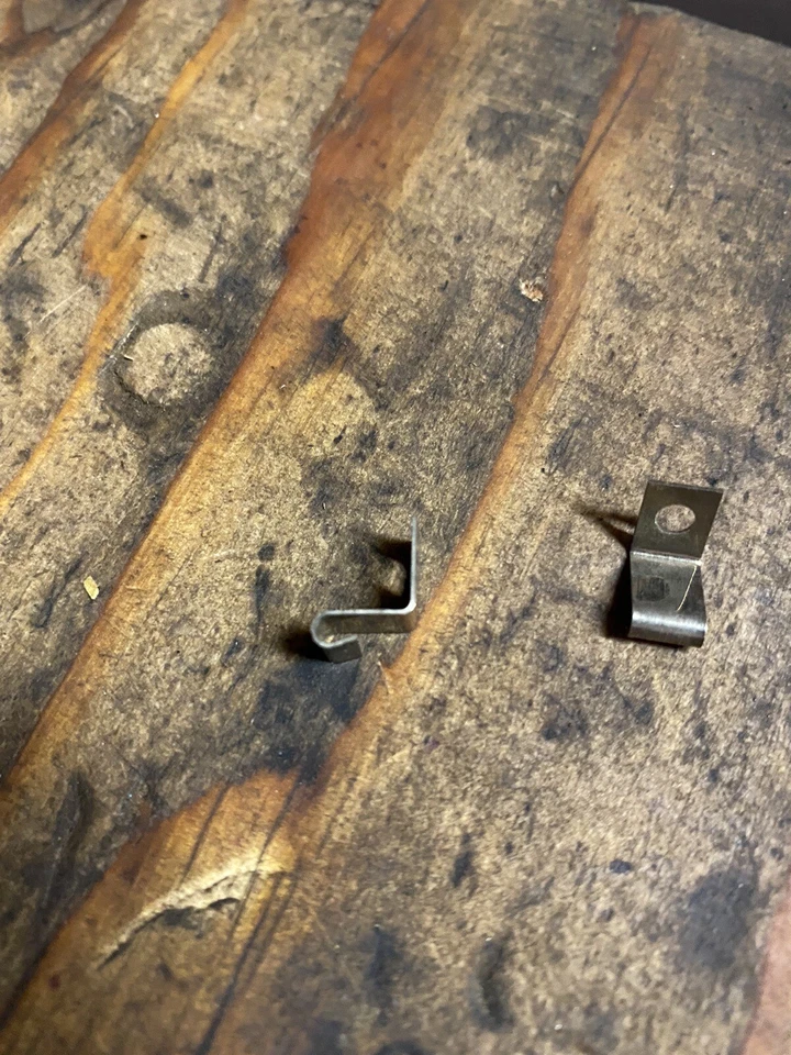 Nuevo de Lote Antiguo OEM Partner P85 F65 Motosierra Terminal Spring Cantidad: 2 P/N 292125 Envío Gratis Foto 2 de 2