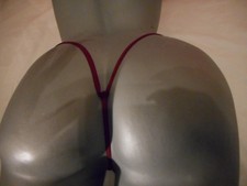 FREDERICK'S OF HOLLYWOOD BURGANDYREDISH G STRINGS PANTY .small