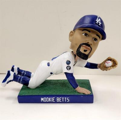 Mookie Betts Los Angeles Dodgers 2023 Gold Glove bobblehead Mookie Betts Los Angeles Dodgers 2023 Gold Glove bobblehead