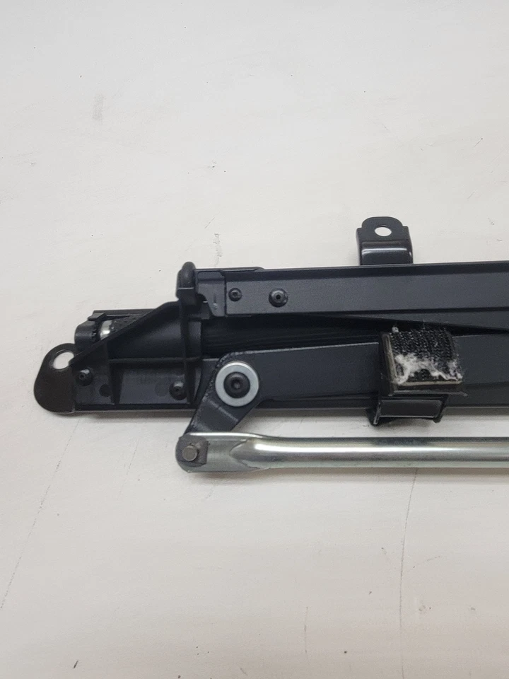 Infiniti M37 M56 Q70 Q70L 2011-2019 parabrisas trasero parasol montaje OEM Foto 3 de 4