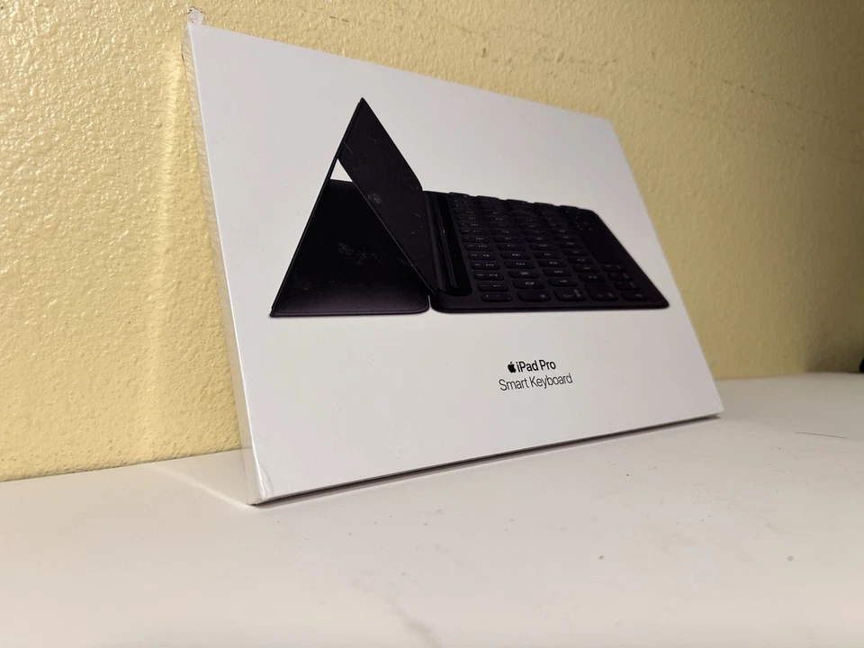 Apple Smart Keyboard for 10.5" iPad Pro and iPad Air mptl2ll/a Black New Sealed - Image 3 of 4