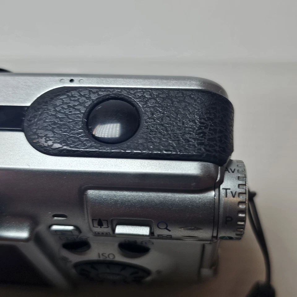 Canon PowerShot S80 8MP 3.6x Optical Zoom Digital Camera Parts Or Repair  - Image 4 of 4