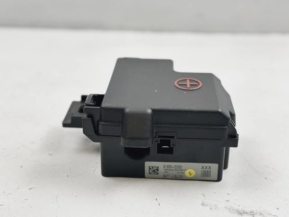 2018 - 2021 KIA STINGER BATTERY POSITIVE TERMINAL JUNCTION FUSE BLOCK BOX OEM - Image 2 of 4