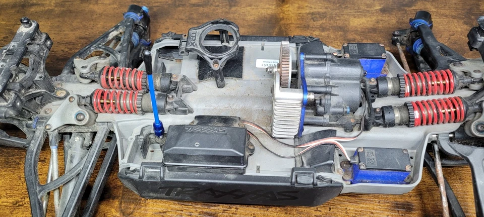 *RARE* Traxxas E-Revo 1.0 1/8 Brushless Edition Monster Truck Roller Slider - Image 2 of 4