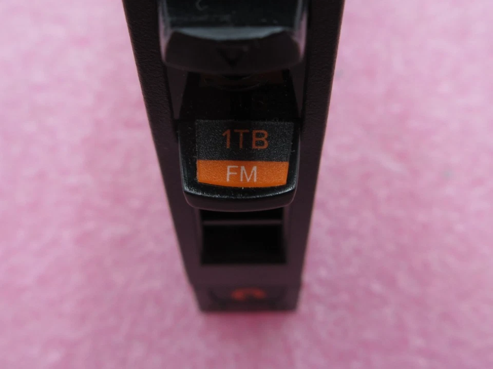 Pure Storage SAS 6Gb/s 1TB 2.5" Flash Dual SATA SSD PS83-0137-00 For FlashArray - Image 3 of 4