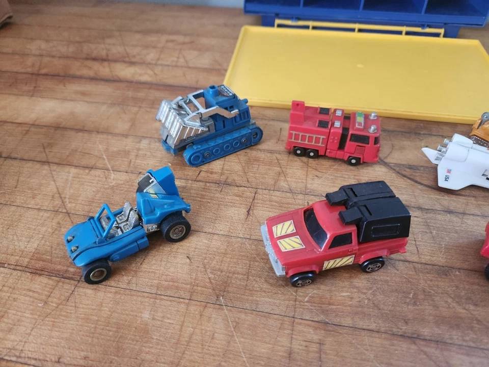 GoBots Lot Of 10 Bandai Figures 80s with original storage case - Image 3 of 4