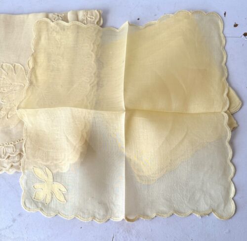 Mantel/bufanda vintage sin usar 4 servilletas amarillo organdí 40x40" - Imagen 2 de 9