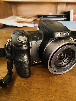 Sony Cybershot DSC-H7 8.1MP Digital Camera 15x Optical Zoom Carl