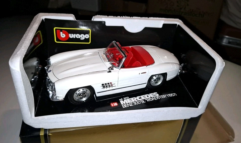 BBURAGO 1/18 MERCEDES BENZ 300 SL ROADSTER 1957 Codice 3023 - Immagine 3 di 4