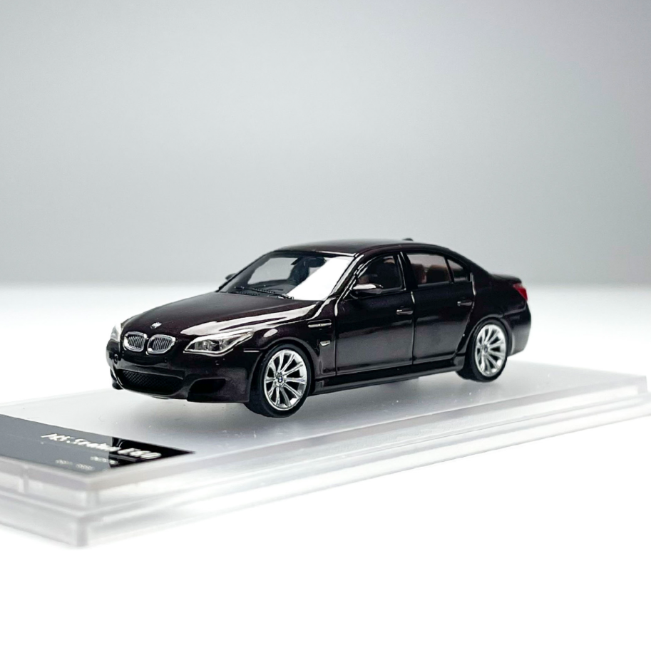 King Model 1/64 Scale BMW M5 E60/E61 Sedan Diecast Alloy Model Car
