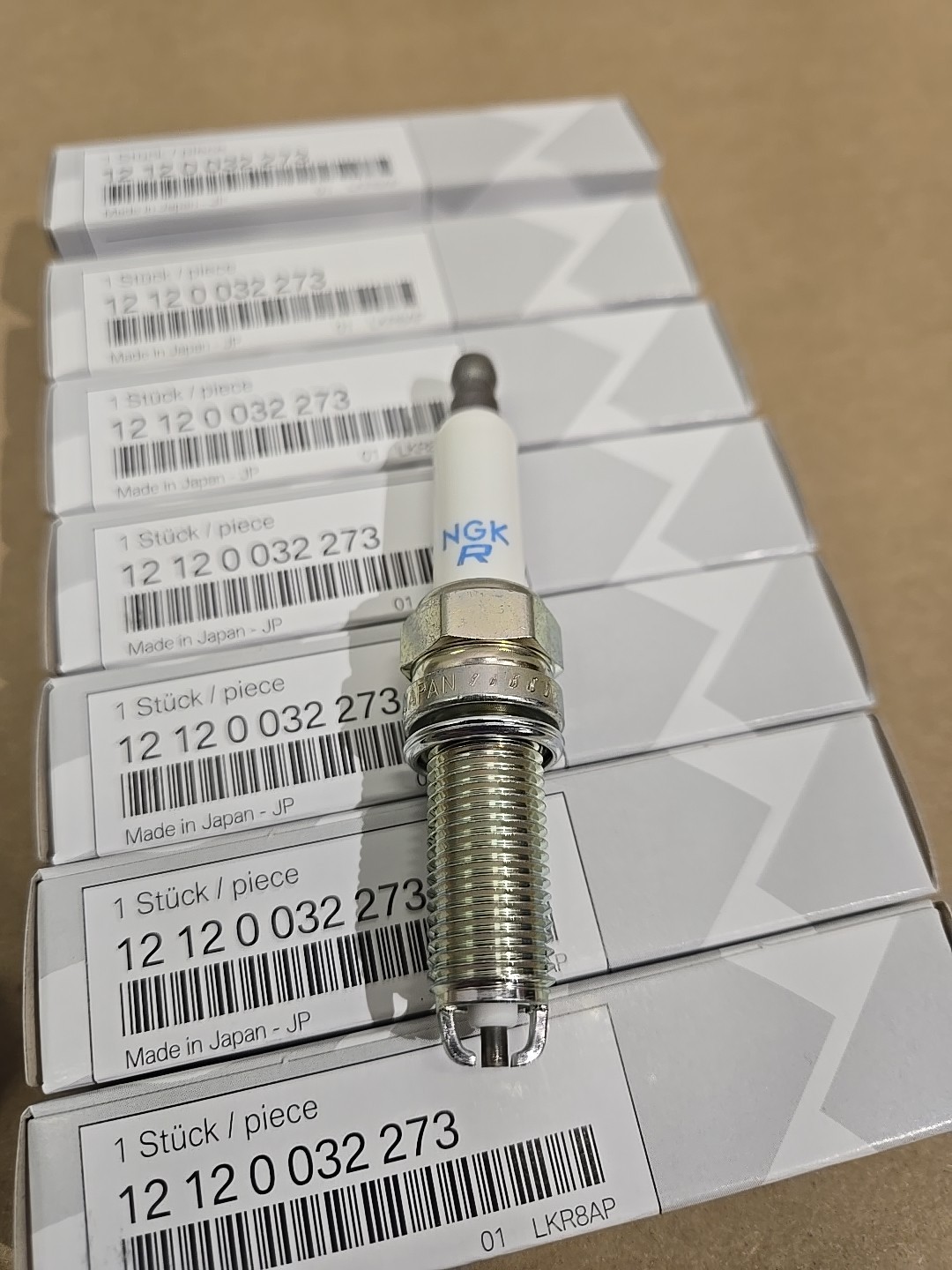 8 Genuine BMW Spark Plugs 12-12-0-032-273 OEM NGK R LKR8AP