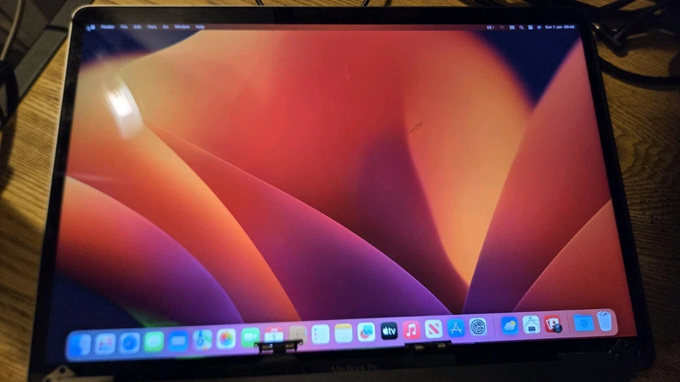 Discoloured Faulty - Genuine Macbook Pro 15.4" A1707 2016/17 Screen LCD - Image 2 of 4