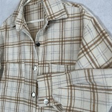 Women s Plaid Fleece Button Up Shacket/Jacket - Size Large - Cream Tan Brown