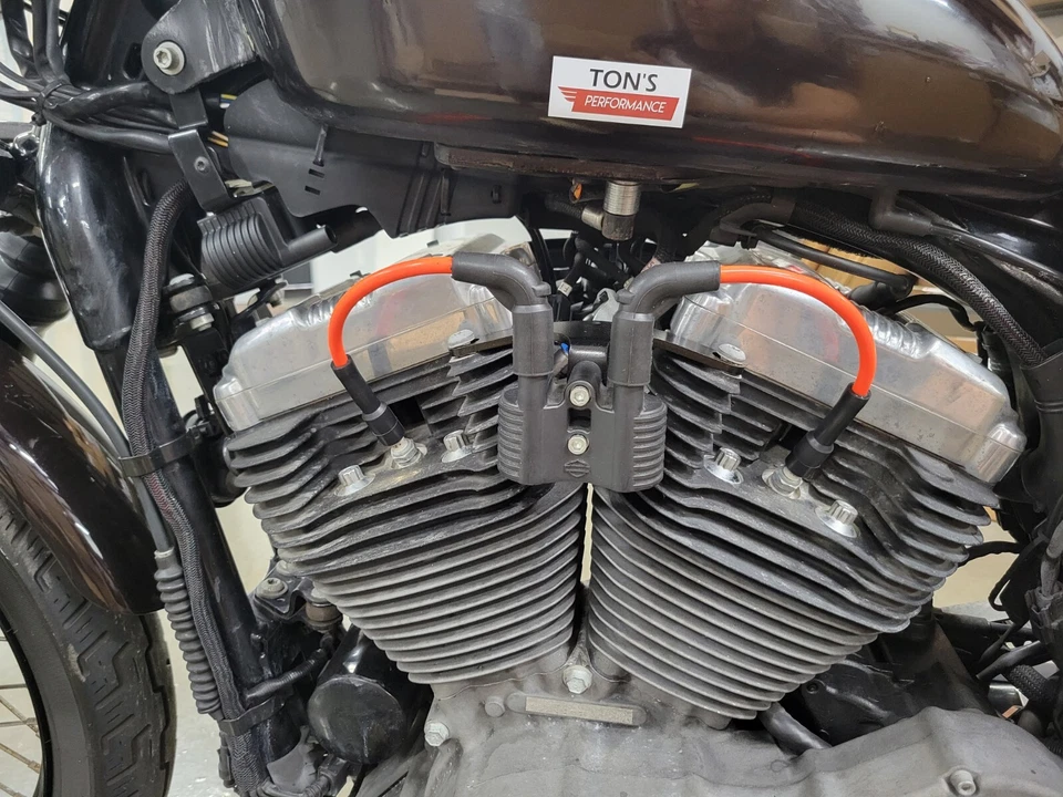 Kit de reubicación de bobina Ton's Harley Sportster con cables de bujía naranja 07+ V1 Foto 2 de 4