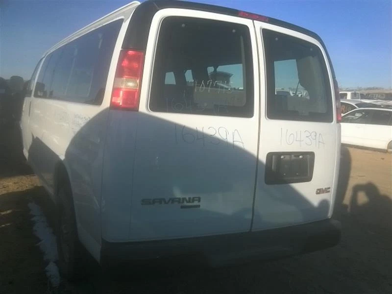 Used Right Rear Cargo Door Assembly Back fits: 2007 Gmc Savana 3500 van w/window — 第 3/4 张图片