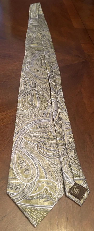 Corbata para el cuello Tasso Ella verde hecha a mano 100 % seda para hombre hecha en China Foto 3 de 4