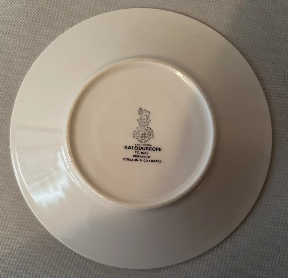 Royal Doulton Kaleidoscope T.C.1082 Tea Saucers x3 - Image 3 of 4