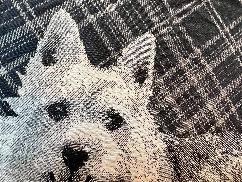 Panel de tapicería ligero cuadrado de 25" para perro hecho en EE. UU. para almohada Foto 2 de 4