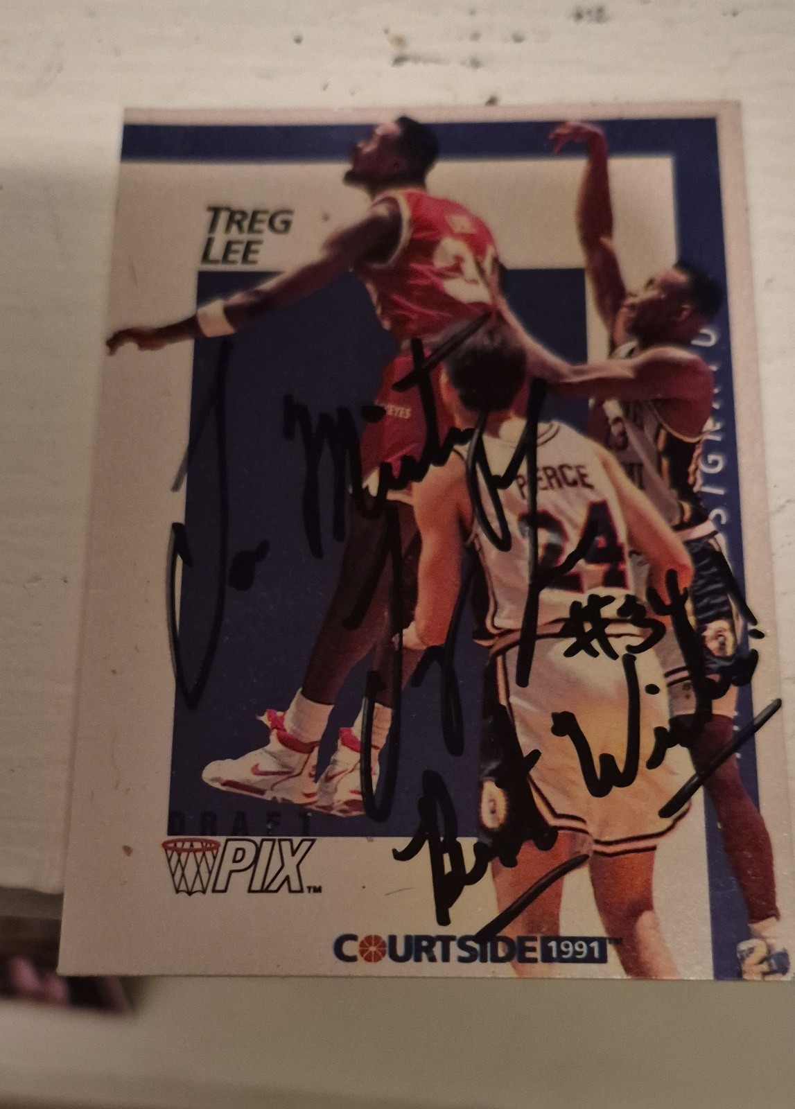 Autographed  Courtside Draft Pix - Treg Lee #32 Sample (RC)