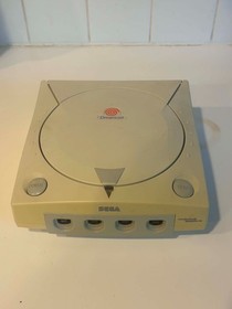 SEGA Dreamcast, 7 Games, 5 Controllers, 3 Light Guns, & MORE