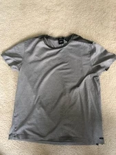 Hugo Boss Men’s T Shirt Gray Stripes Size Medium Slim Mercerised