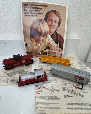 Vintage TYCO HO Scale Model Train Starter Set Santa Fe Swift Union Pacific