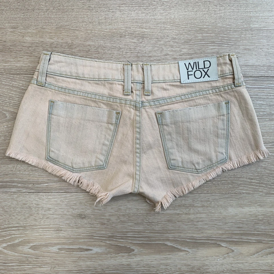 WILDFOX FRIDAY NIGHT GHOST TAN COUTURE DEMIN CUT OFF SHORTS SIZE SMALL / 26 — 第 2/4 张图片