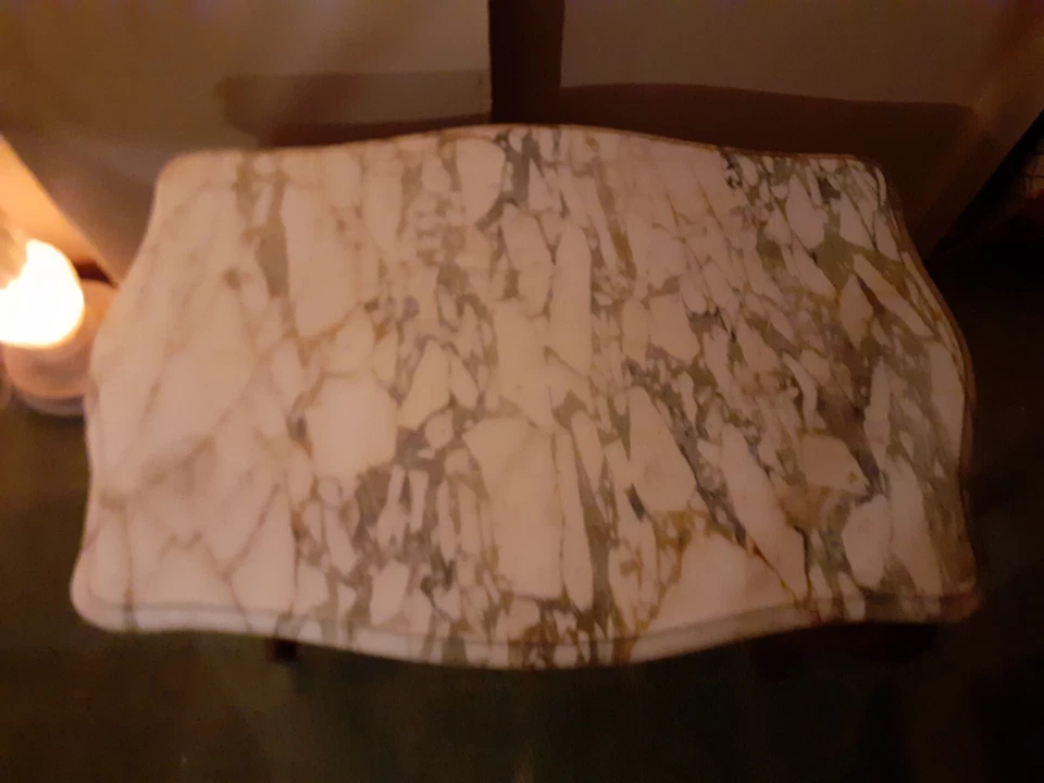 Table de milieu style Louis XV noyer et marbre mouluré et décor coquilles - Photo 2/4