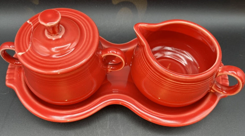 Fiestaware Homer Laughlin Sugar Bowl Crema Set con Bandeja Rojo Escarlata HLC EE. UU. Foto 2 de 4