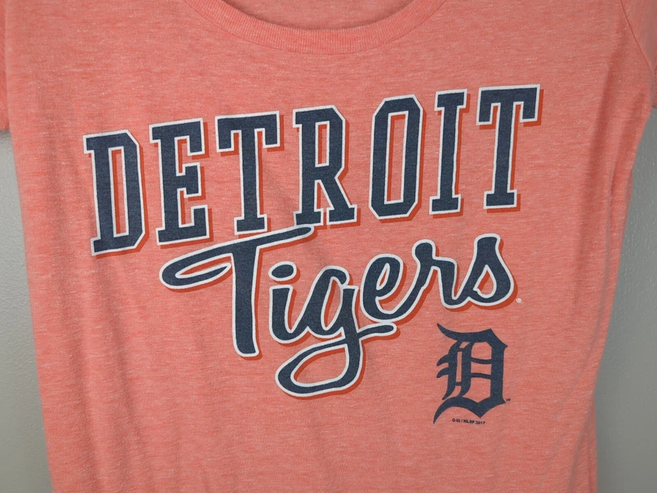 Detroit Tigers Shirt Medium Salmon Scoop Neck Short Sleeve Baseball script Logo - Image 2 of 4