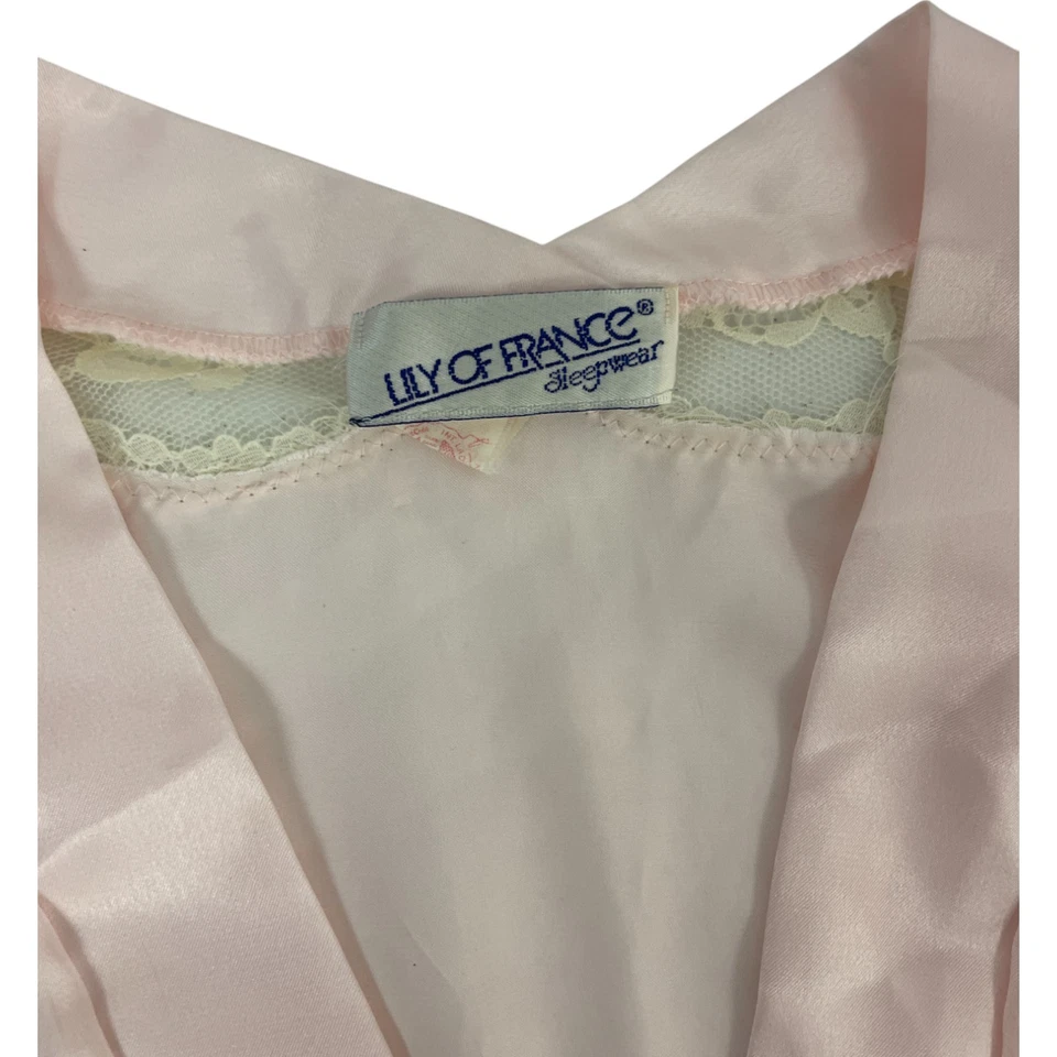 Top de pijama Lilly of France para mujer talla pequeña rosa ribete de encaje floral manga corta Foto 3 de 4