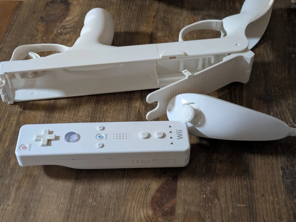 Nintendo Wii Zapper Light Gun with Official Wii Remote & Nunchuk - Tested & Work - Image 4 of 4