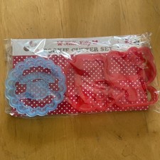 HELLO KITTY Cookie Cutter Set 3 Cookie Cutter...