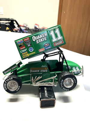 Steve Kinser Quaker State #11 Sprint Car 1:24 Scale