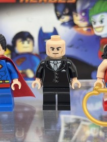 Lego DC COMICS - 6862 Minifgures ONLY with comic - Authentic . Superman,lex,WW