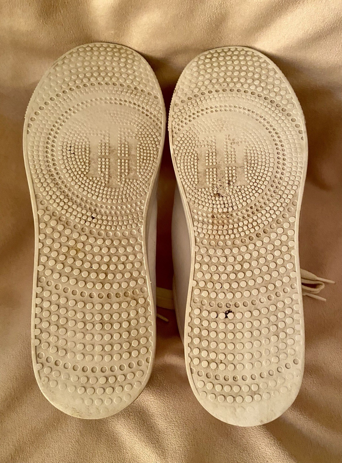 Tommy Hillfiger Essential Sneakers Size 6 Preowned image 5