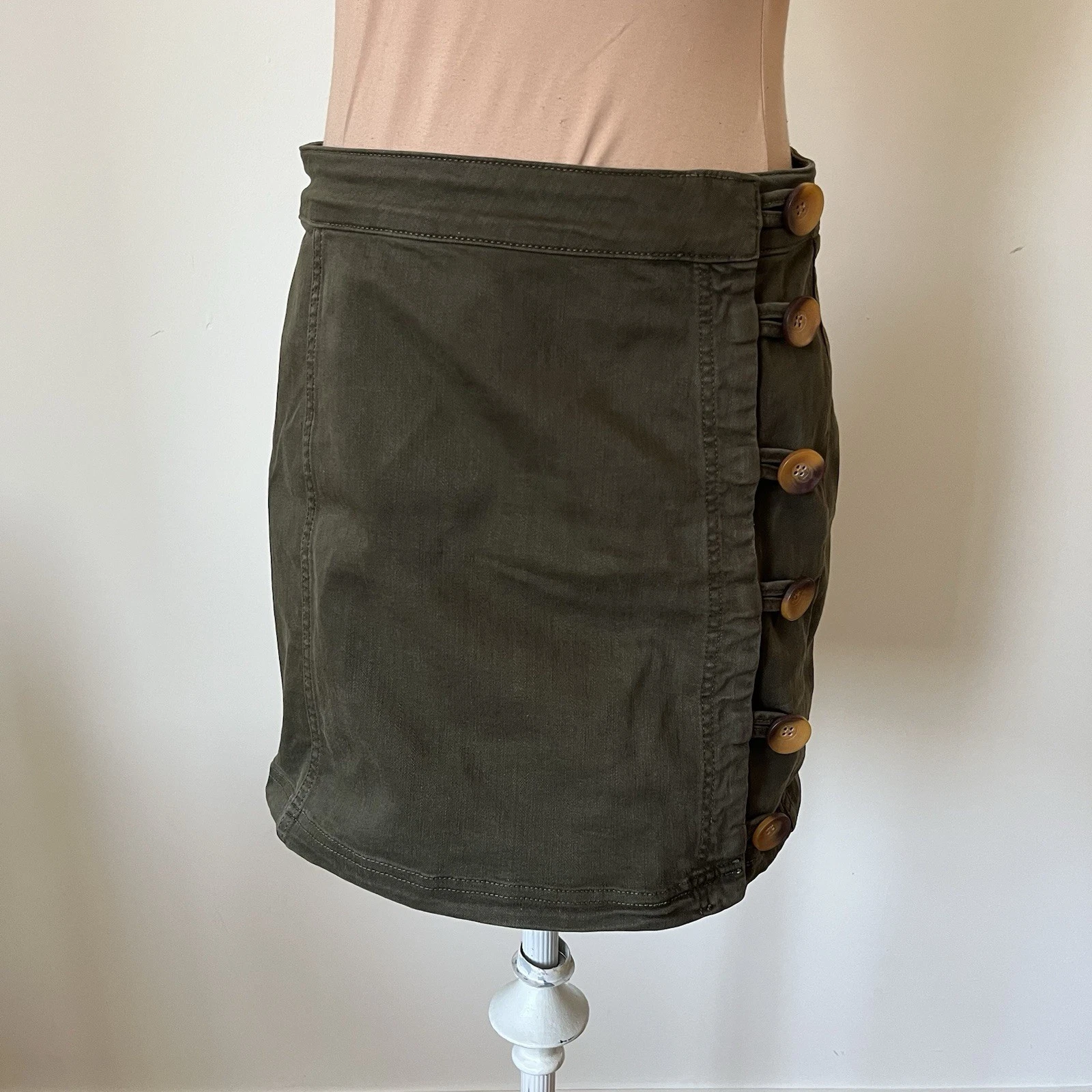 Free People Little Daisies Army Green Button Up Stretch Cotton Mini Skirt EUC 6