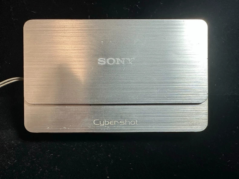 SONY DSC-T700 Cyber-Shot 10.1 MP Digital Camera 4x Optical Zoom